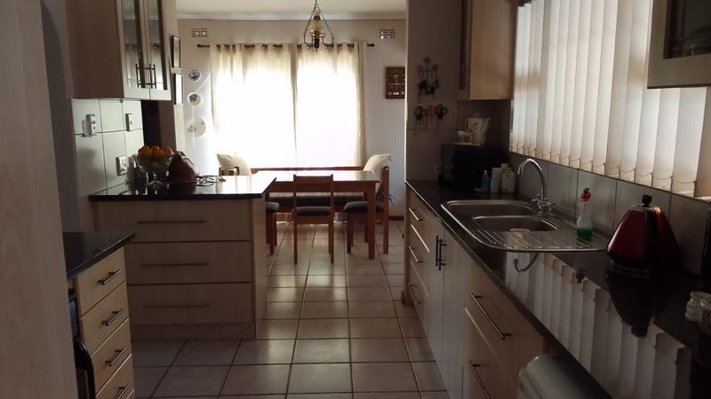 3 Bedroom Property for Sale in Oakglen Western Cape